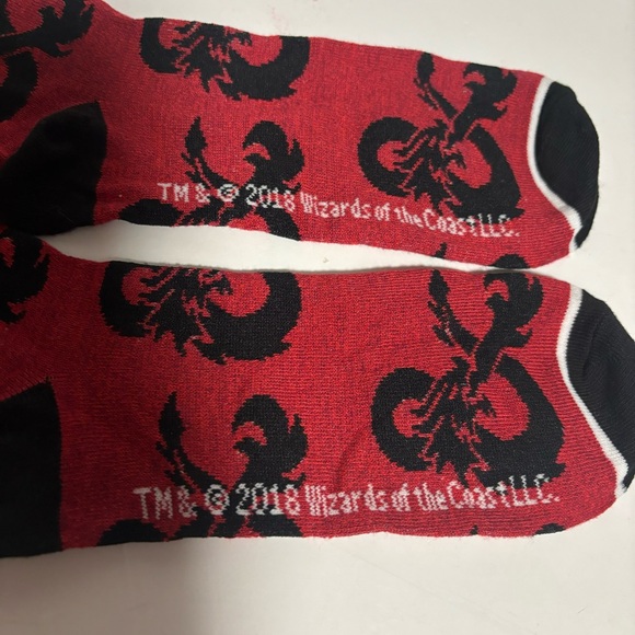 Harry Potter socks red black 2018 wizard of the Coast Unisex NWOT - Picture 4 of 7